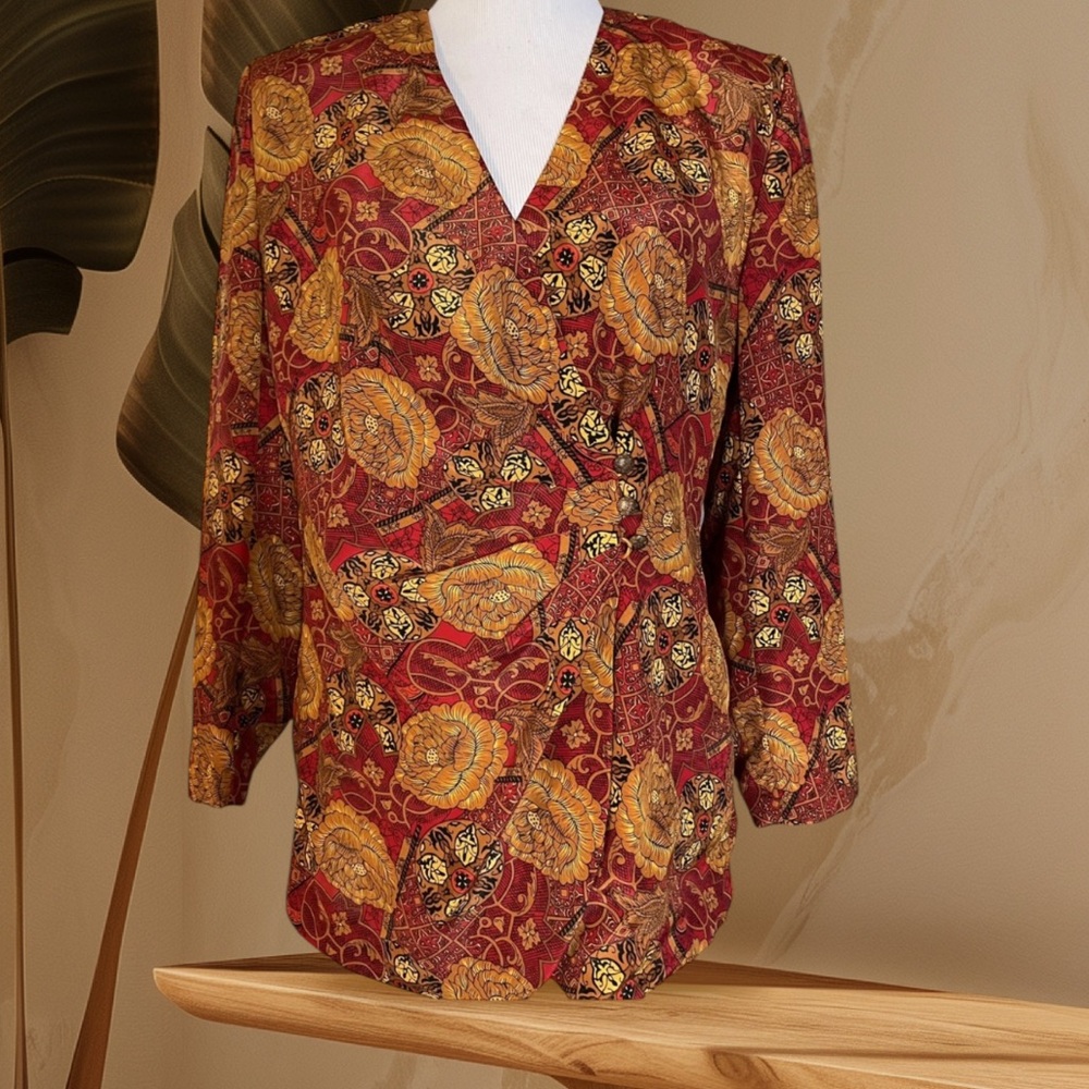 From 90s Vtg Laura & Jayne Petite Red & Gold Floral Wrap Style Top
Size 10